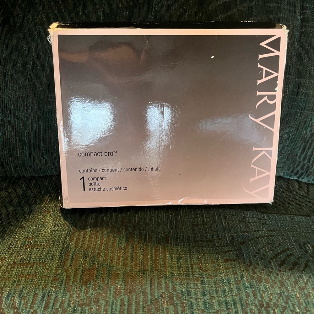 Mary Kay Compact Pro - Picture 3 of 3